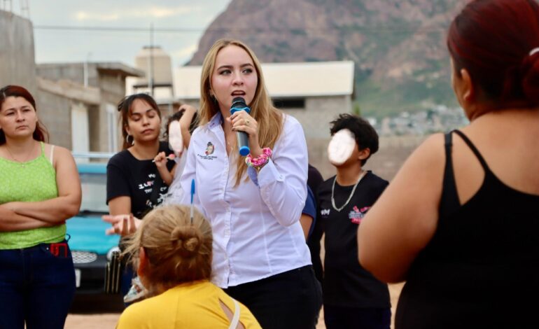  Fortalece Carla Rivas cercanía con vecinos de la colonia Los Llanos