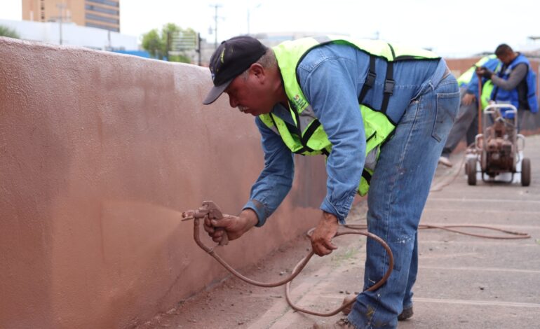  Pinta Gobierno Municipal muros de contención de la avenida Teófilo Borunda lado norte