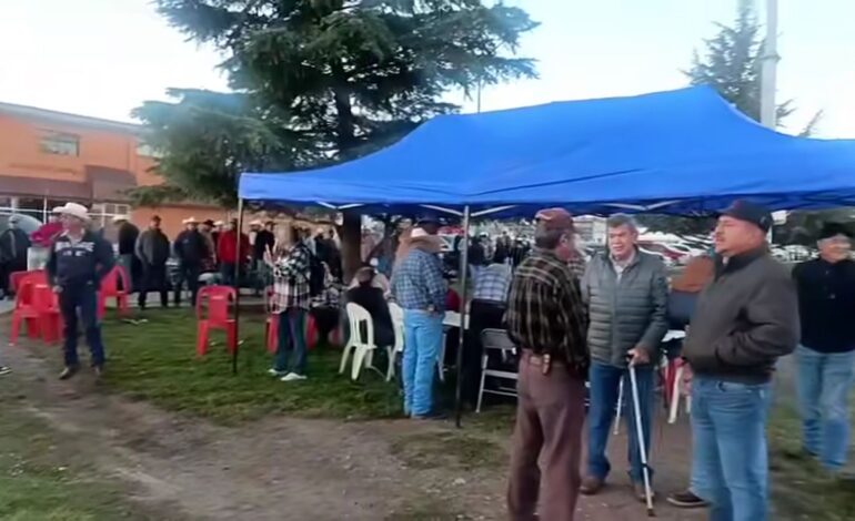 Productores bloquean vías del tren, van a paro nacional