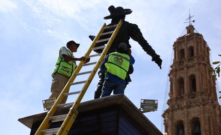  Realiza Municipio mantenimiento al monumento del Deza y Ulloa por aniversario de Chihuahua Capital