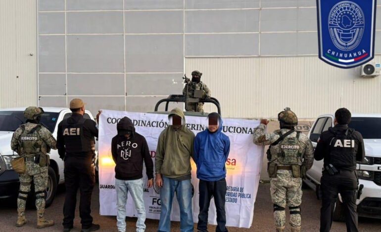  Detienen en cateo a tres por delitos contra la salud en la colonia San Antonio de las Huertas