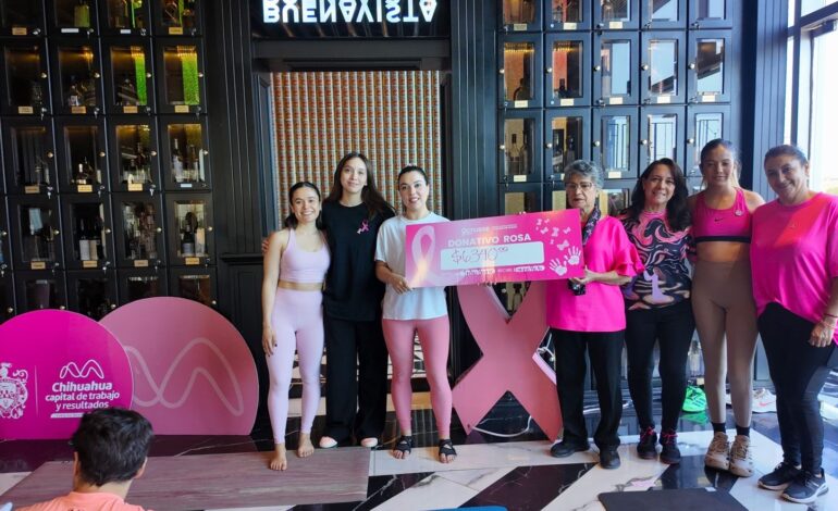  Realizan clase de yoga «Fluir en rosa» para apoyar a mujeres en su lucha contra el cáncer de mama