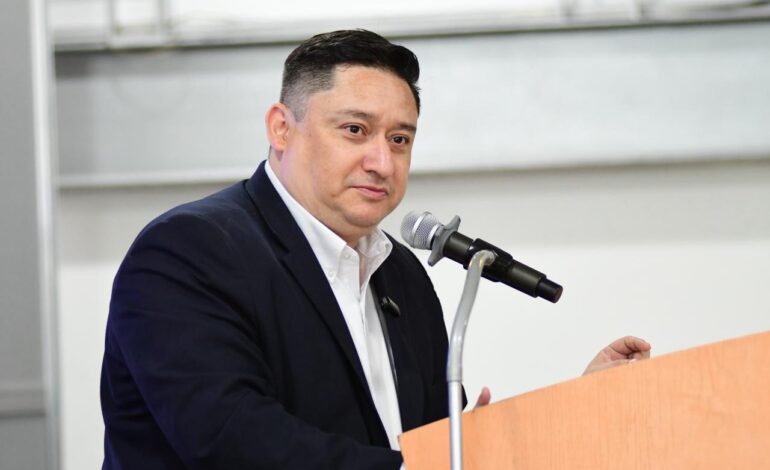  Propone Alfredo Chávez garantizar derechos de maternidad y seguridad para mujeres universitarias