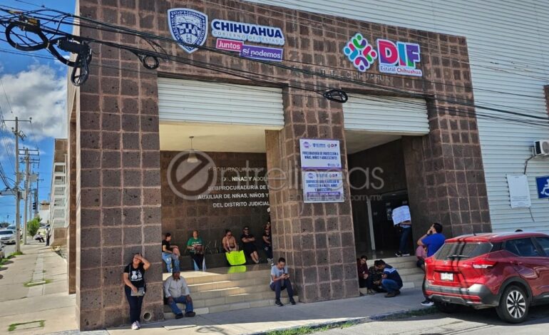 Protestan en Procuraduría de Niñas, Niños y Adolescentes, exigen que los atienda el titular