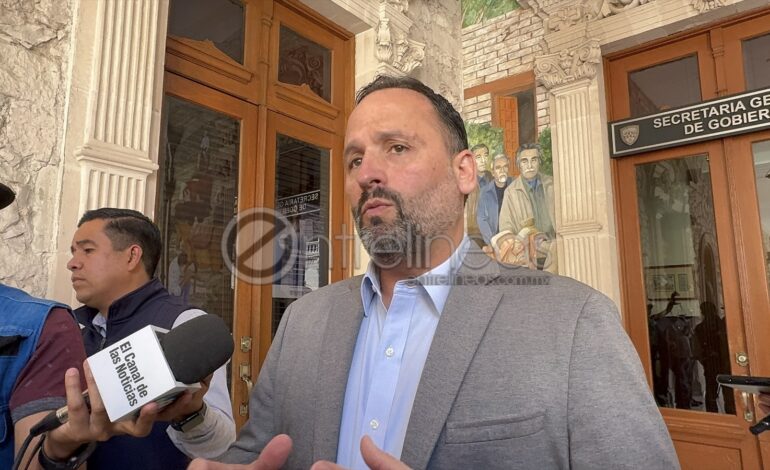 Pide De la Peña esfuerzo adicional para que reparen baches en Juárez