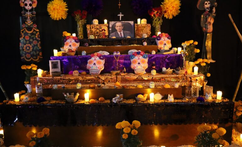  Dedica Secretaría de Hacienda altar de muertos a Antonio Ortíz Mena