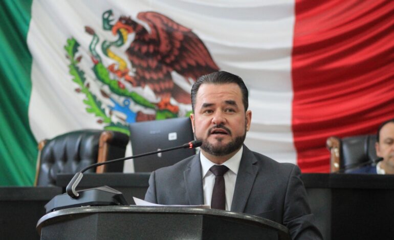  Avitia propone sanciones más severas contra agresores de maestros