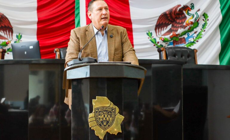  Dice Olson que él es “la voz de los mexicanos que están hartos de las imposiciones ideológicas”