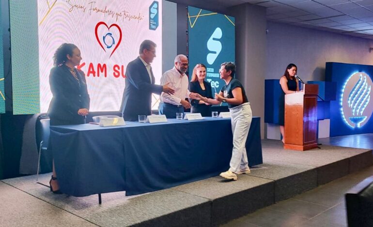  Reconoció Tec de Monterrey a Akam Surá por apoyo a estudiantes