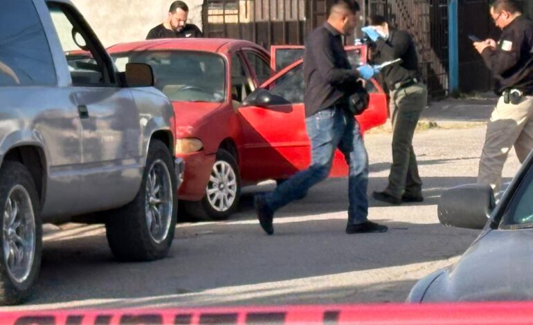  Ubican auto de presuntos sicarios; lo dejan abandonado en colonia donde cometieron delito