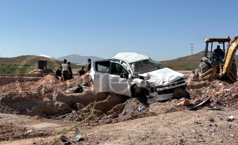  Vuelca joven rumbo a El Rejón; pick up queda en pérdida total