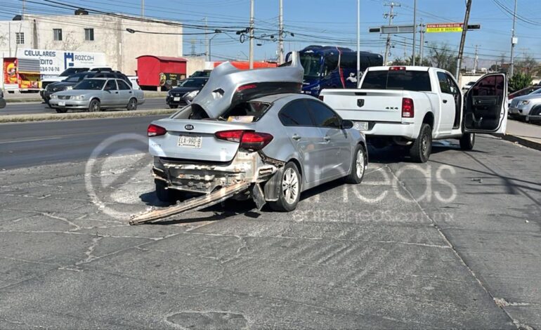  Elemento de Fiscalía protagoniza choque sobre el bulevar Lombardo Toledano
