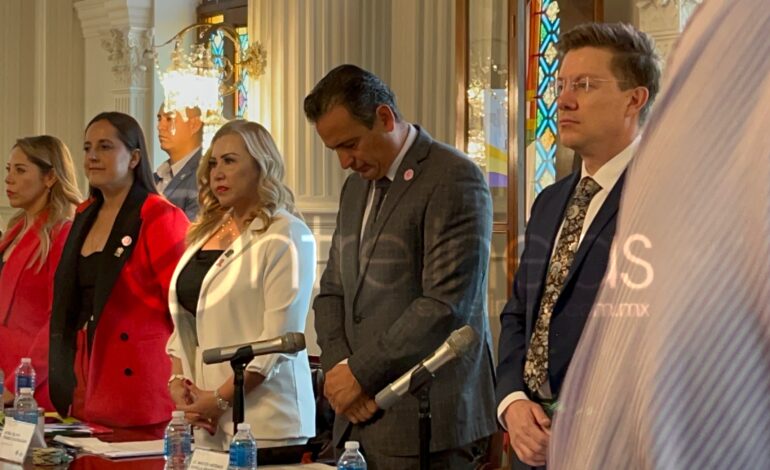  Rinde Cabildo minuto de silencio en memoria del empresario Víctor Cruz Russek