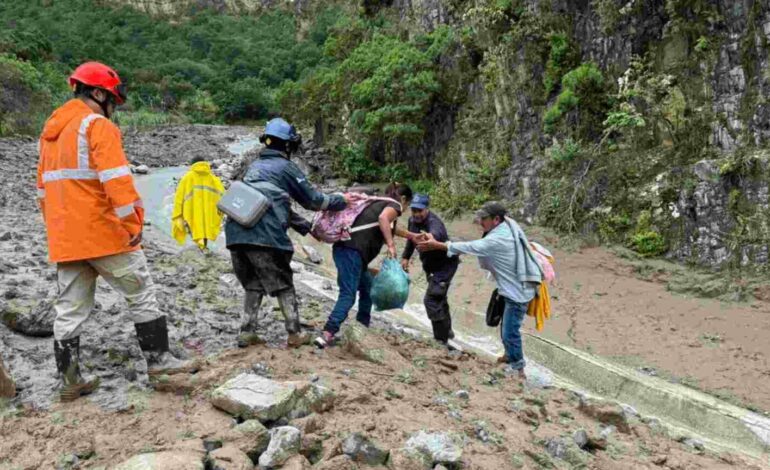 Suman 76 muertos y 39 desaparecidos por fuertes lluvias en cinco estados