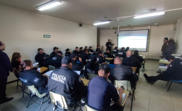  Capacita FGE a policías municipales de Parral sobre Informe Policial Homologado