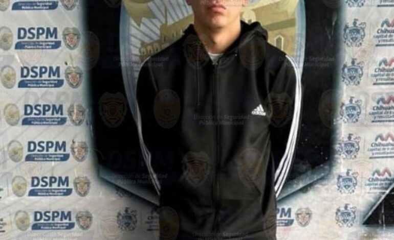  Detienen municipales a conductor con 24 bolsas de aparente droga