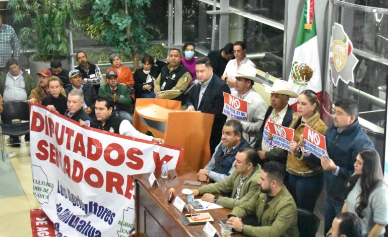  “No nos vamos a rajar; este movimiento no es de partidos, es de chihuahuenses”: Alfredo Chávez a agricultores