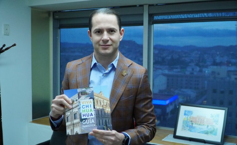  José Luis Villalobos reconoce aporte de la guía «Viva Chihuahua» a la difusión turística de la capital