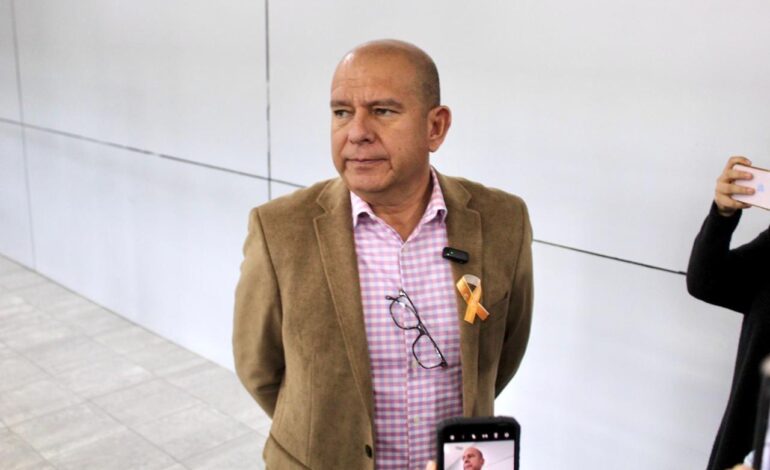  Respeto lo deben tener ellos, todo politizan y le ponen sus colores: Estrada a Daniela Álvarez ante polémica por Ley de Aguas