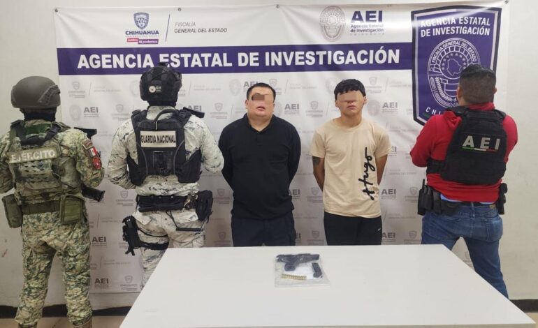  Detienen a dos adultos y un menor de edad por usurpación de funciones y portación de arma de fuego