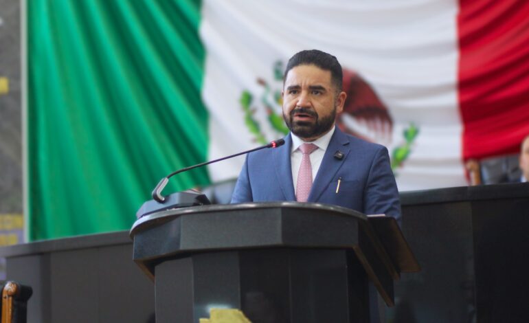  Yo creo en el México que soñaba Carlos Manzo, un México sin miedo y con dignidad:  Francisco Sánchez