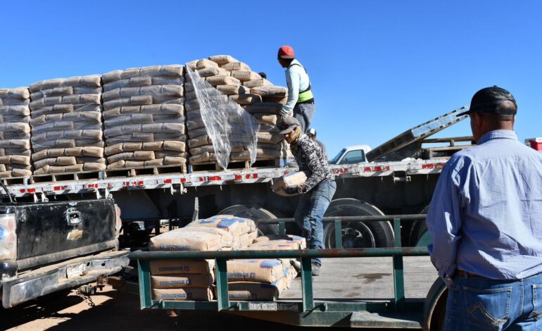  Apoya Estado a 75 familias del Frente Democrático Campesino de Guerrero con cemento para mejorar sus viviendas