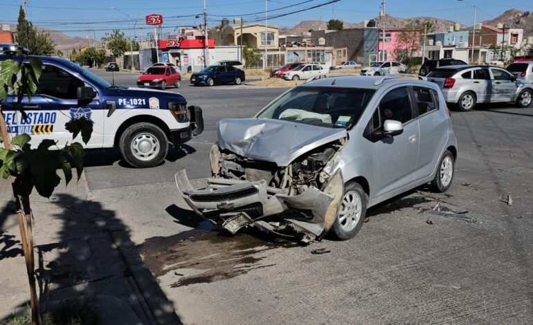  Fuerte choque se registra en calles de la colonia Ponce de León