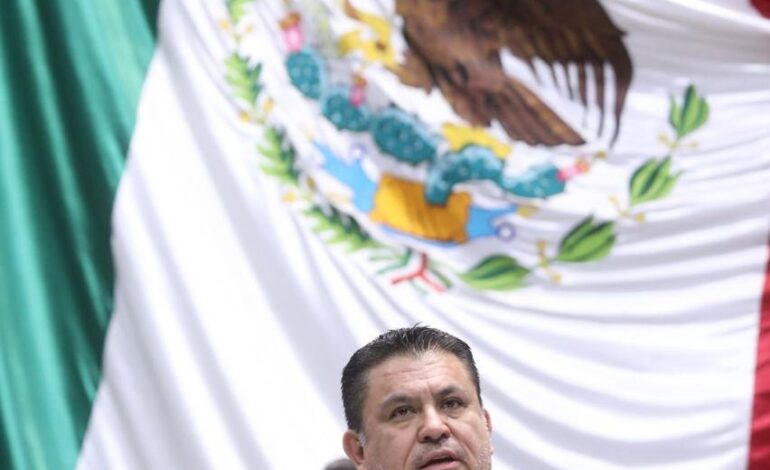  Alex Domínguez acusa omisión y complicidad al gobierno federal durante la ceremonia del 115 Aniversario de la Revolución Mexicana