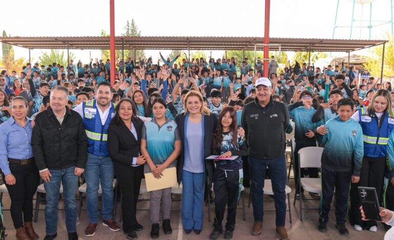  Maru Campos preside entrega de mobiliario y equipo para 36 escuelas de la región noroeste del estado