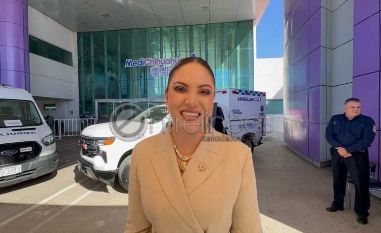  Vamos a llevar resultados en temas de salud a nuestro Distrito: Yesenia Reyes por entrega de ambulancias