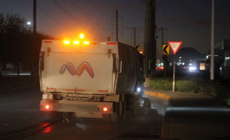  Mantiene Municipio calles limpias; barredoras atienden mil 400 km por semana