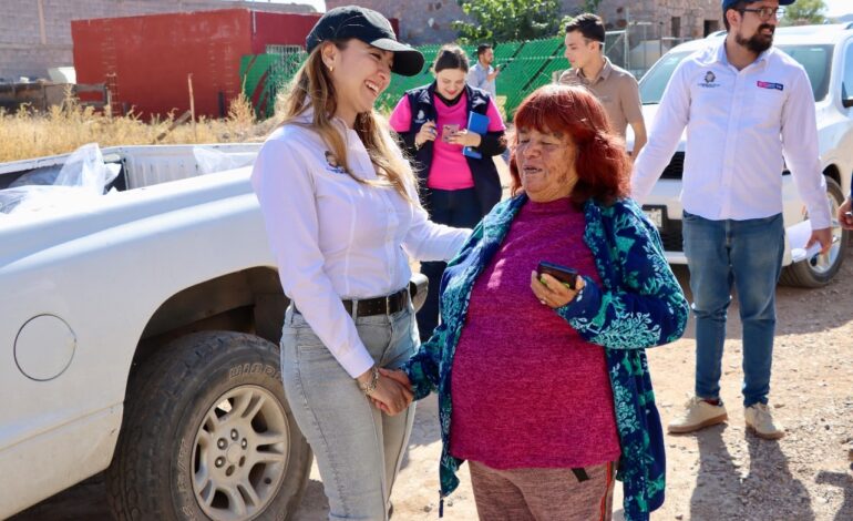  Atiende Carla Rivas a vecinos en colonias 3 de Mayo, San Joaquín y Los Llanos