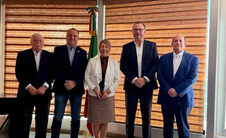  Recibe la Presidencia del Congreso del Estado al Colegio de Notarios de Chihuahua