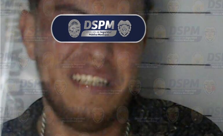  Aseguran a hombre que tripulaba auto con reporte de robo