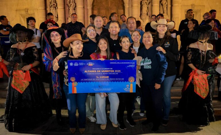  Premia alcalde Marco Bonilla a escuelas ganadoras del concurso de altares de muerto