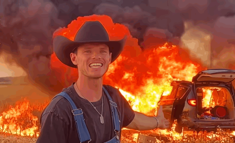  ‘Youtuber’ incendia su Ferrari de 400 mil dólares y termina encarcelado