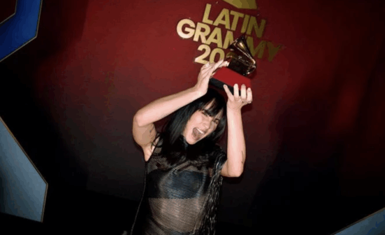  Celebra Aitana triunfo en los Latín Grammy
