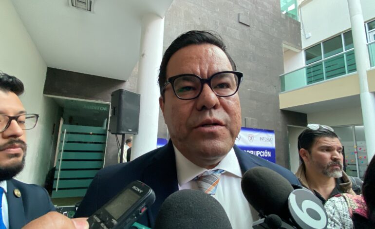  Corral impedido para salir del país por alerta migratoria, señala fiscal anticorrupción