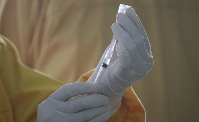  La vacuna del virus del papiloma humano previene el cáncer de cuello de útero y es segura, revela metaanálisis