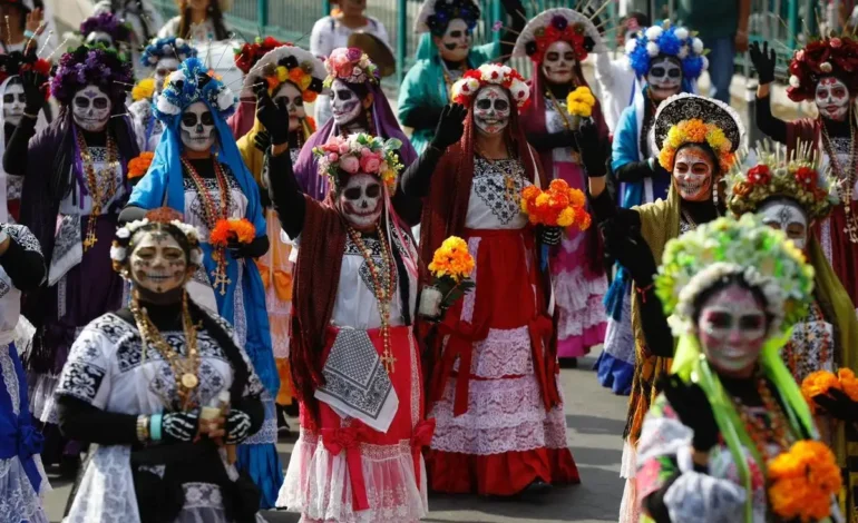  Desfile de Día de Muertos inunda la CDMX con color, tradición y memoria