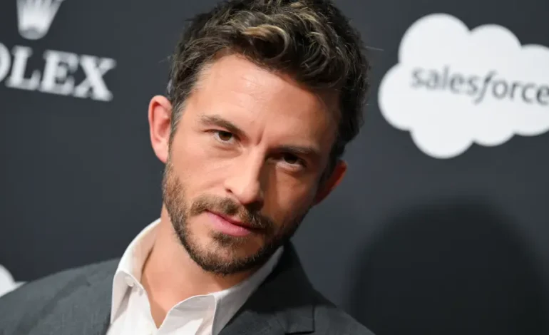  Jonathan Bailey, actor de «Wicked» y «Bridgerton», es elegido por People como el hombre más sexy en 2025