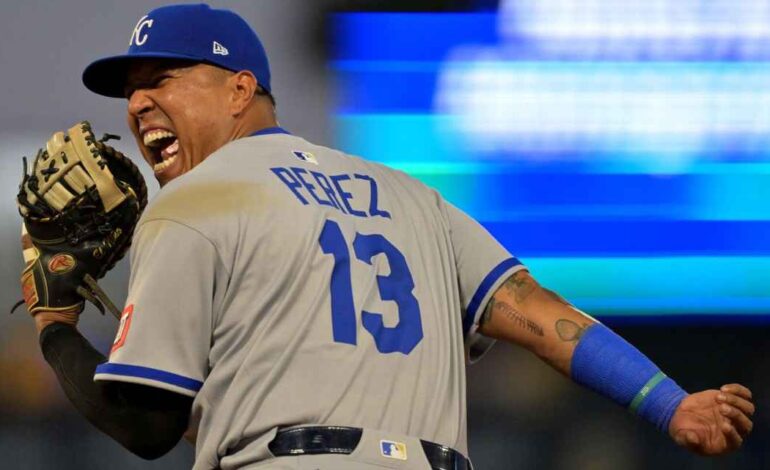  Los Royals le otorgan a Salvador Pérez un nuevo contrato de dos años