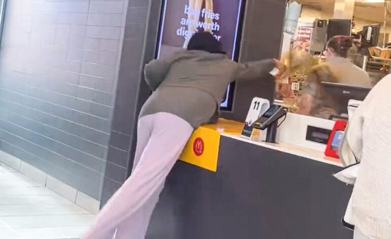  Mujer enfurecida lanza café hirviendo a gerente de McDonald’s y desata indignación