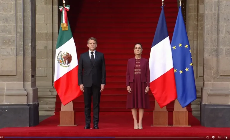  Sheinbaum recibe en Palacio Nacional a Macron para abordar temas económicos y la devolución de algunos códices