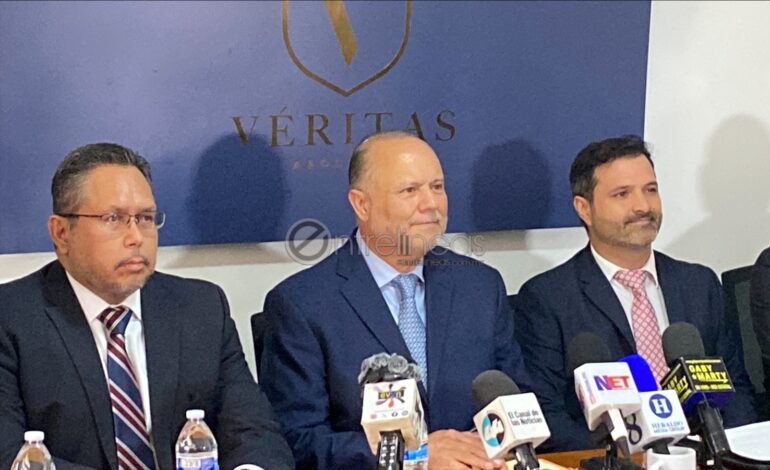  Maru ni me debe ni le debo nada; no eres más que una botarga intelectual: Duarte a Corral