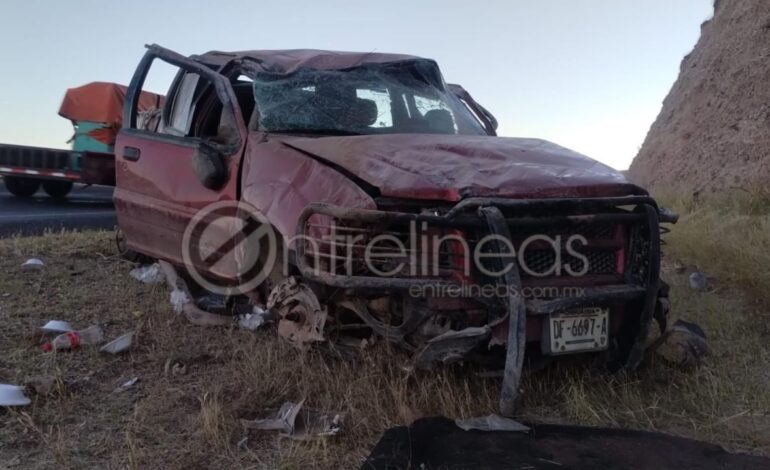  Tres lesionados tras volcadura de camioneta en el kilómetro 25 de la carretera Chihuahua–Cuauhtémoc