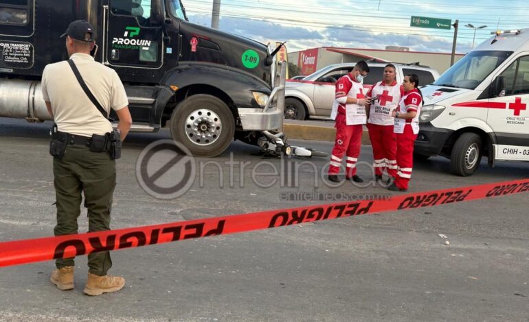  Motociclista muere arrollado por tractocamión en cruce de Lombardo Toledano y Juan Pablo II