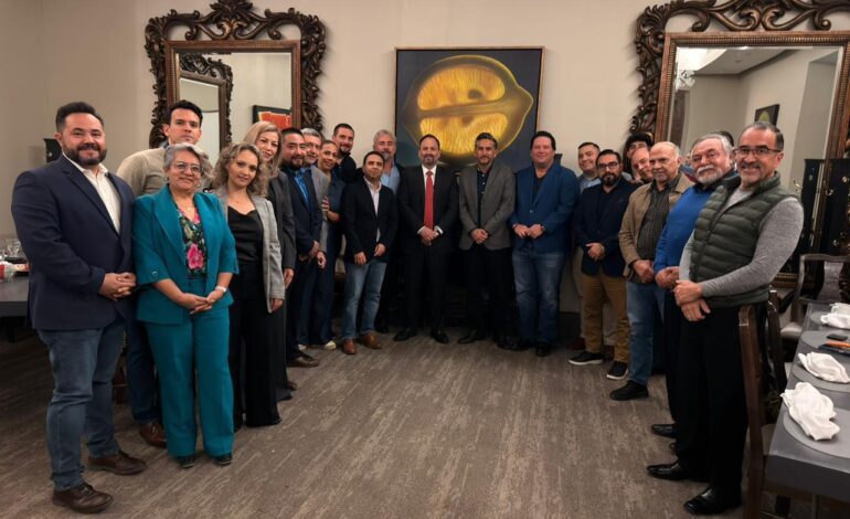  Comparte Santiago De la Peña avances en materia de transporte y sus beneficios para la Capital con miembros de CANADEVI