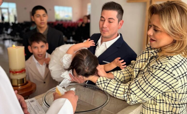  Maru Campos bautiza a la hija de enfermera de don Víctor Cruz