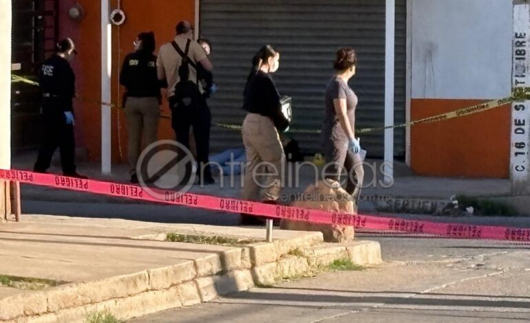  Mujer muere por presunta sobredosis en la vía pública en la colonia Villa Nueva